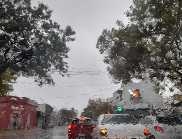 Fin de semana gris y húmedo en Paraná: lluvias, chaparrones y culpas al norte